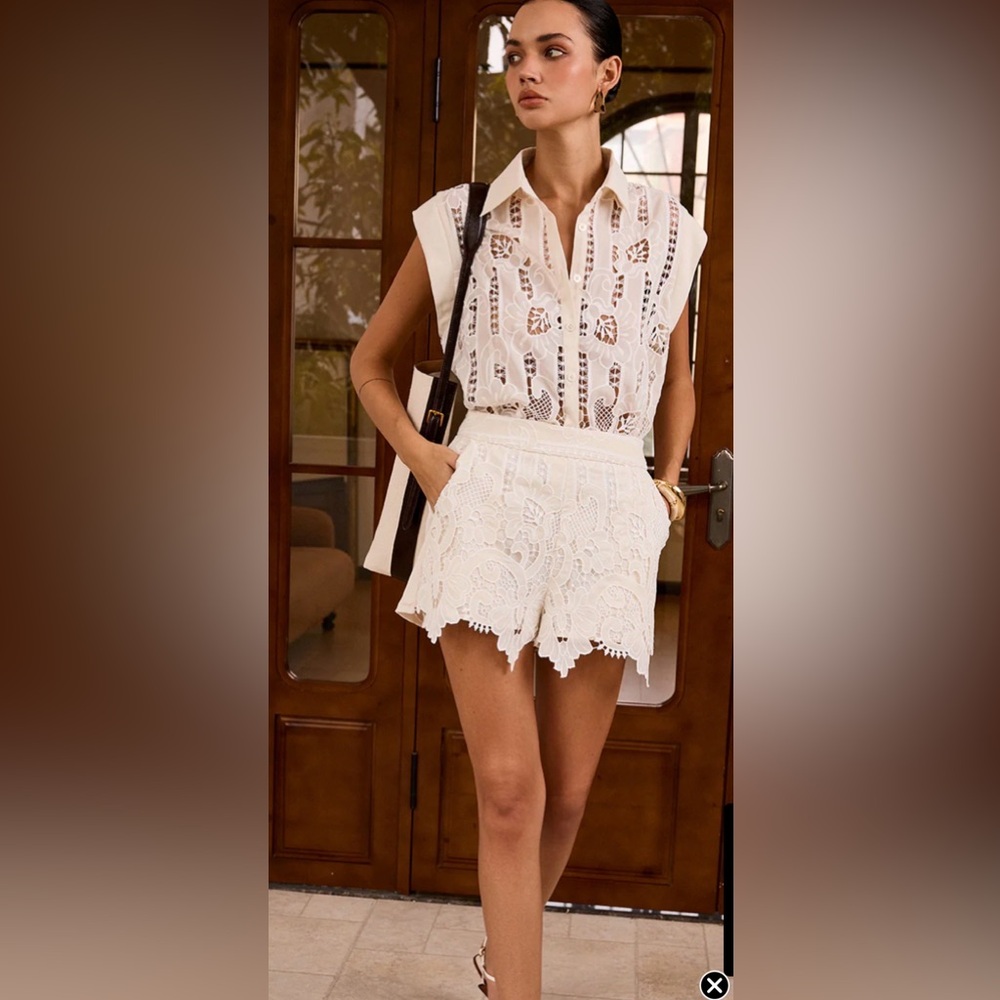 Commense embroidered cut - short set